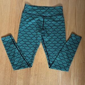 Teal and Black Mermaid Scale Patterned Leggings M
